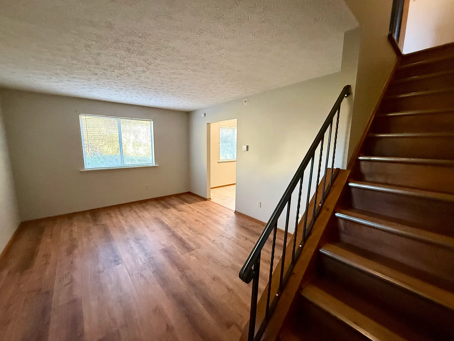 2 bed, 1.5 bath, $1,185 — Photo 4