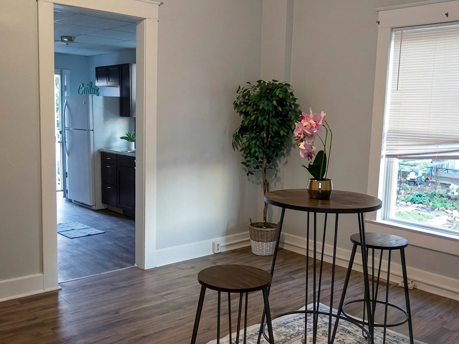 312 N Mulberry St — Photo 2
