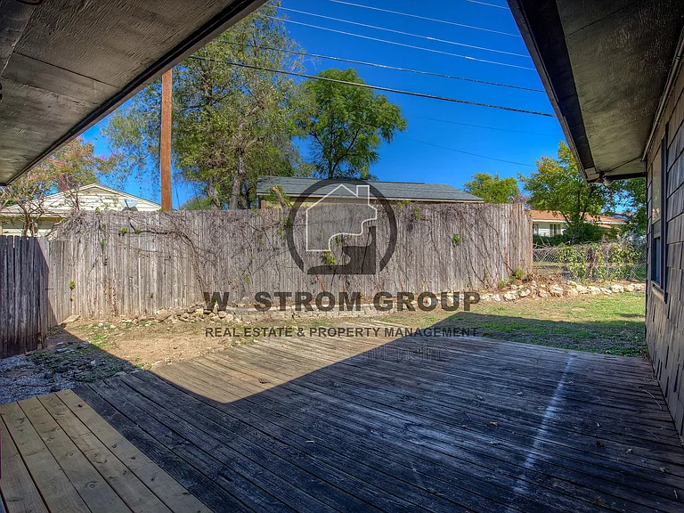 3905 Sanguinet St — Photo 32