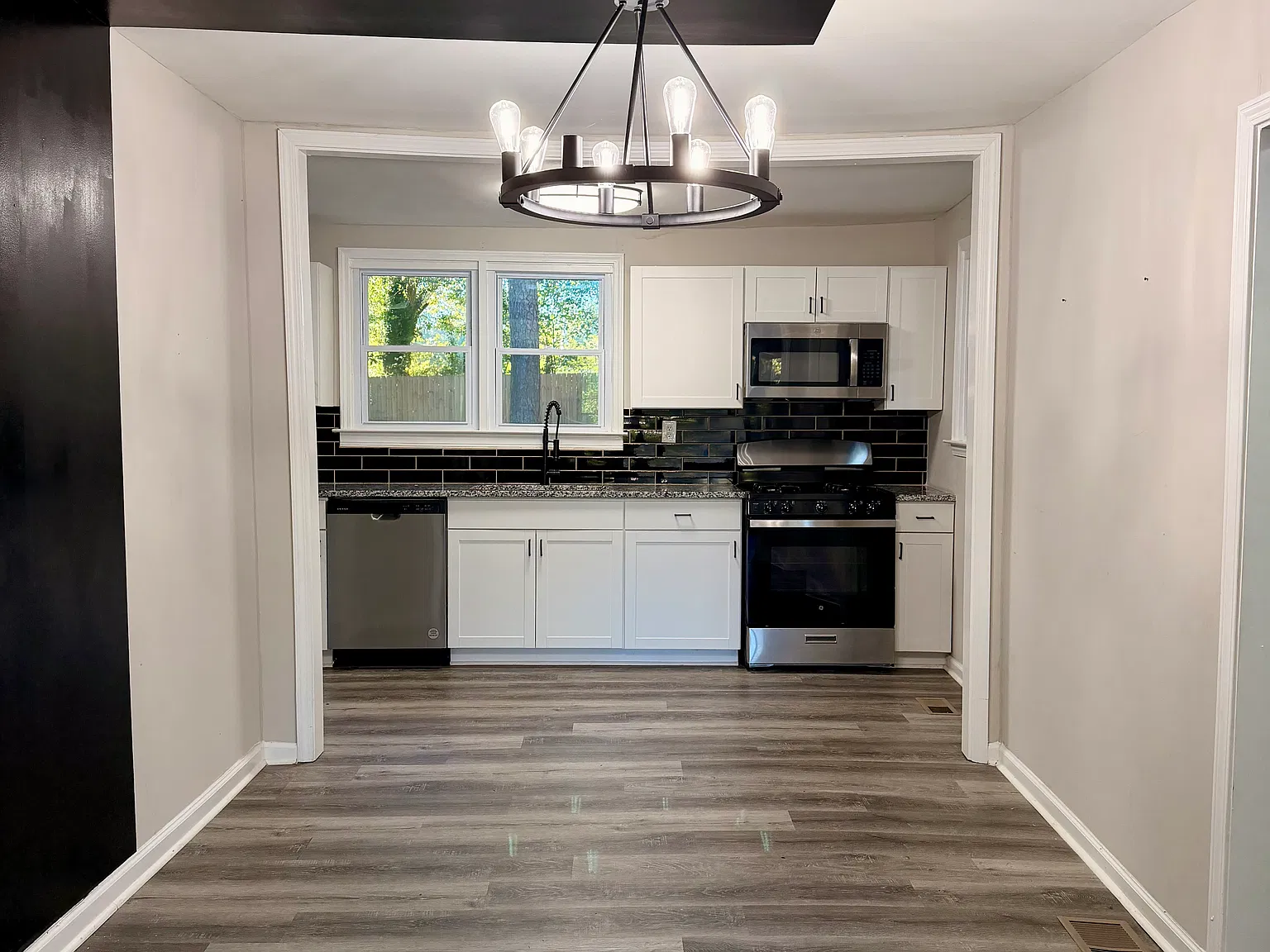 3 bed, 1176 sqft, $2,500 — Photo 3