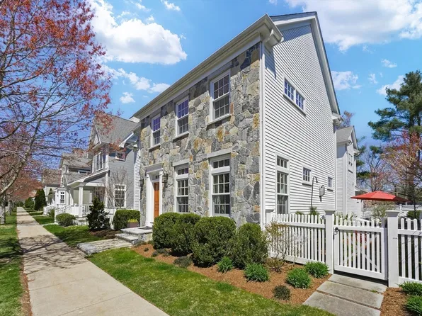 16 Maple St #16, Medfield, MA 02052