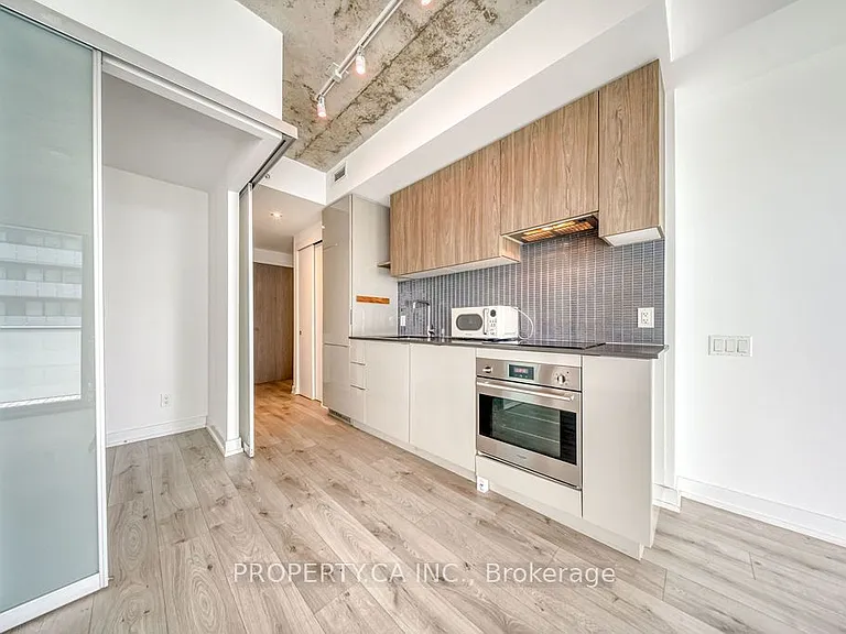 161 Roehampton Ave #3205 — Photo 10