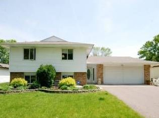 10210 Yorktown Ln N, Maple Grove, MN 55369