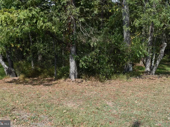 19 Mountain Laurel Dr, Berkeley Springs, WV 25411