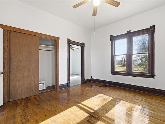 17th image of 722 Maple Street