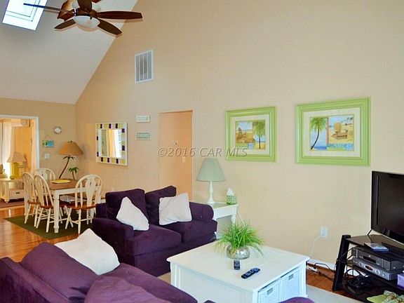 59 Abbyshire Open Living Vaulted Ceiling