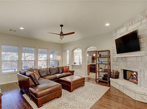 4th image of 2411 Sweetwater Ln