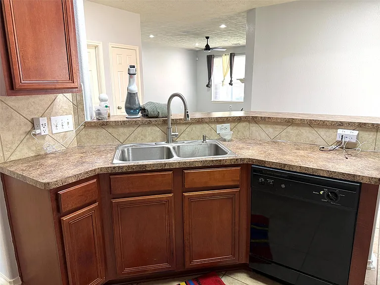 6826 Chester Oak Dr — Photo 13