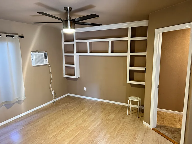 2727 Chaffee St — Photo 3