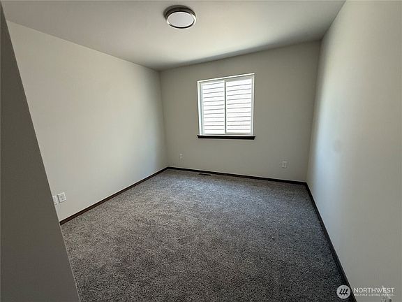3rd image of 1576 6th Street SE