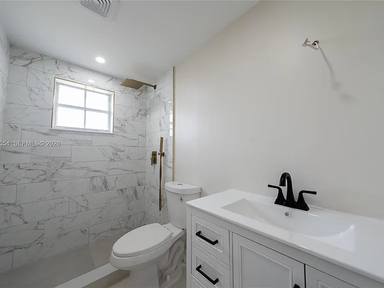 370 Flagami Blvd — Photo 49