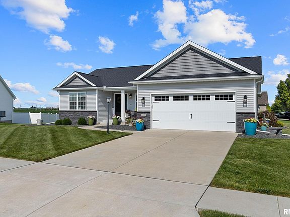 2nd image of 1221 Brown Ct