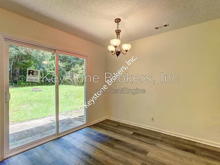 5576 Kiernan Dr — Photo 5