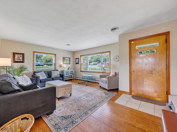 4th image of 3520 Fort Ave