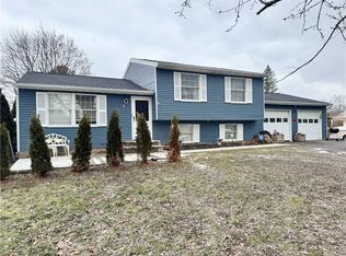 27 Flint Lock Cir, Rochester, NY 14624