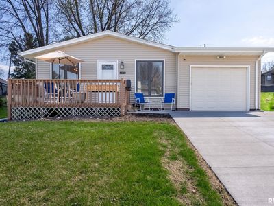 2071 Kings Dr, Bettendorf, IA, 52722