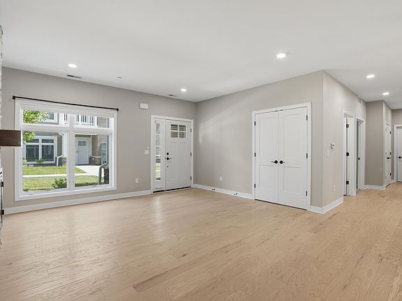 5th image of 610 Boardwalk Ln
