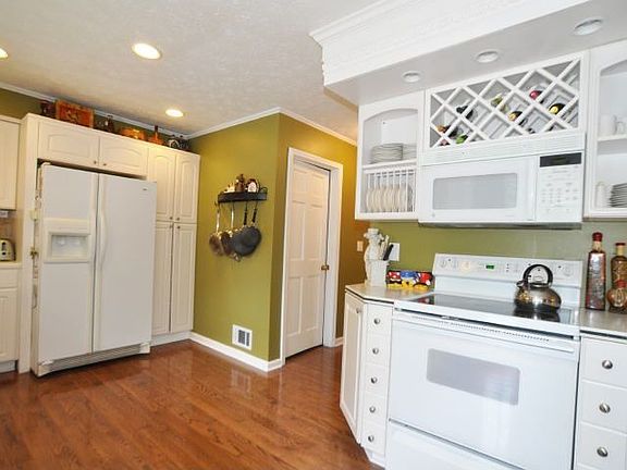 5th image of 2582 Meadowglen Trl