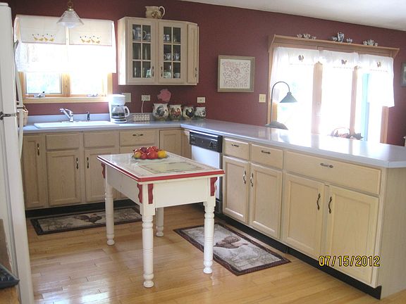 kitchen w oak cabinets