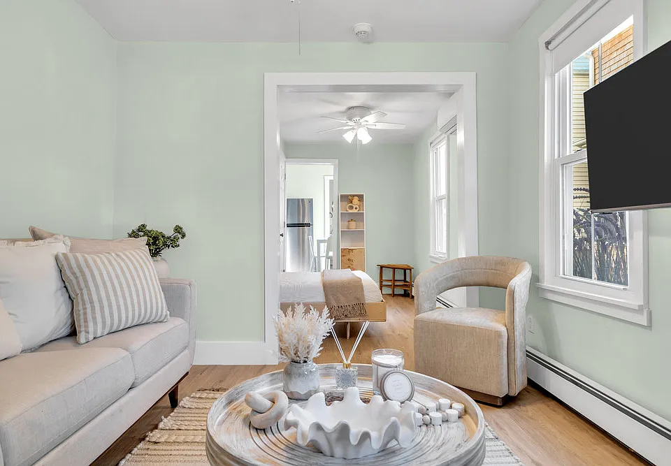 10 Abbott Ave #1W