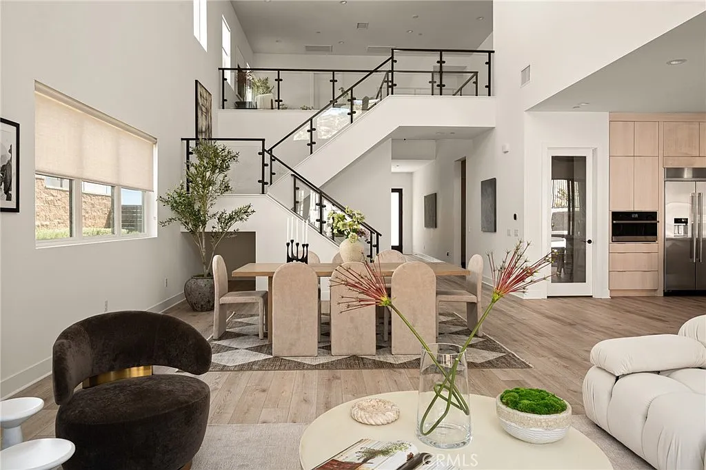 5 bed, 4.5 bath, 3664 sqft, $10,750 — Photo 4
