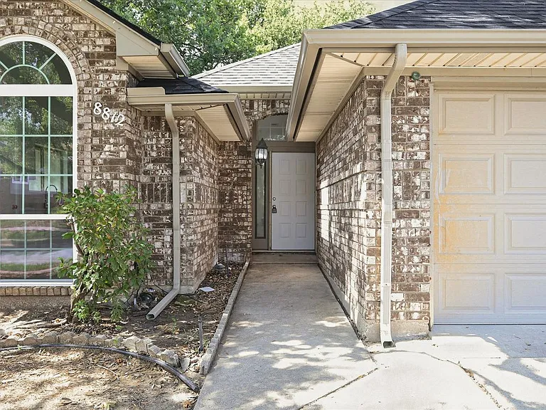 8812 Sabinas Trl — Photo 40