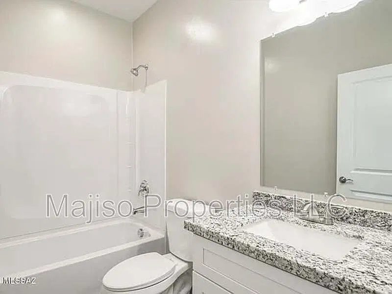 3 bed, 2.0 bath, 1300 sqft, $1,700 — Photo 3