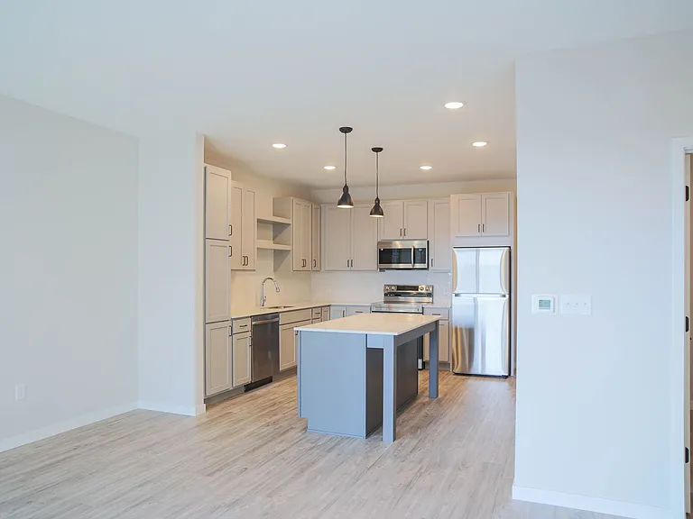 B7 Flats — Photo 116