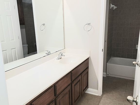 4th image of 2833 Checker Dr