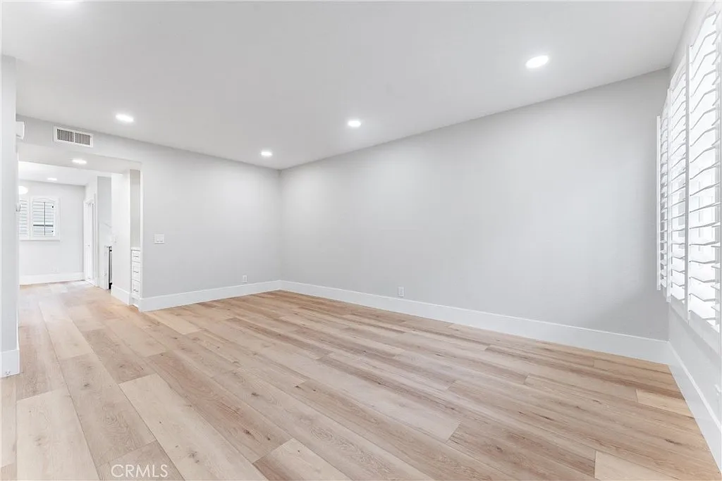 2 bed, 1078 sqft, $3,750 — Photo 3