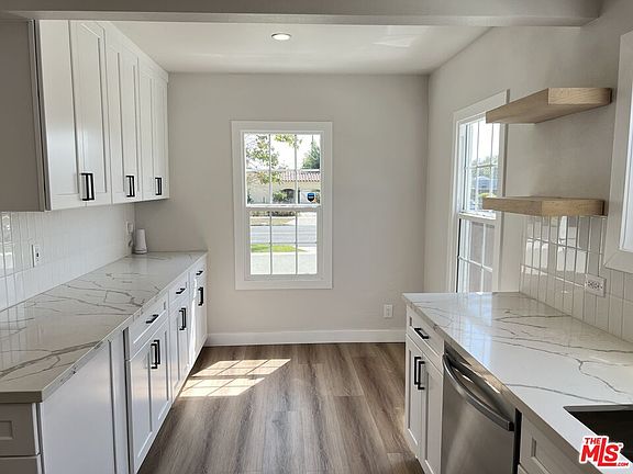 3rd image of 7527 S Denker Ave