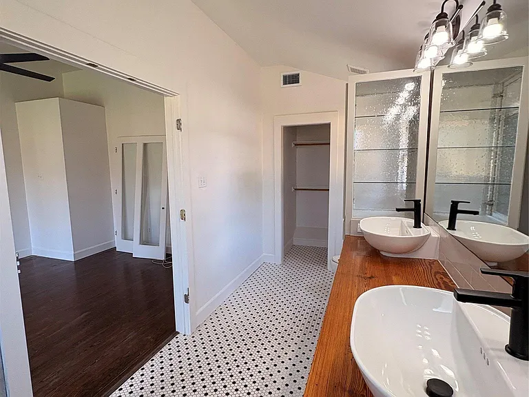 105 S Cedar St — Photo 14