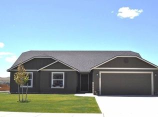 2467 Hickory Ave, West Richland, WA 99353