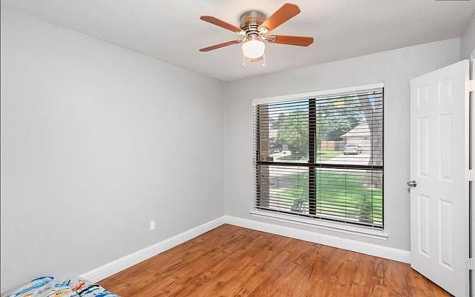 1st image of 2601 Carrington Ln