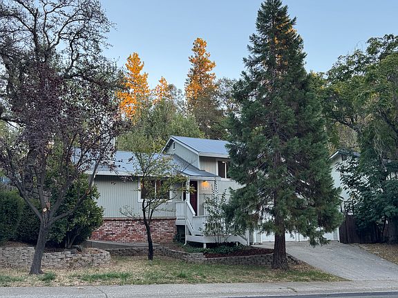 2nd image of 749 Doris Dr