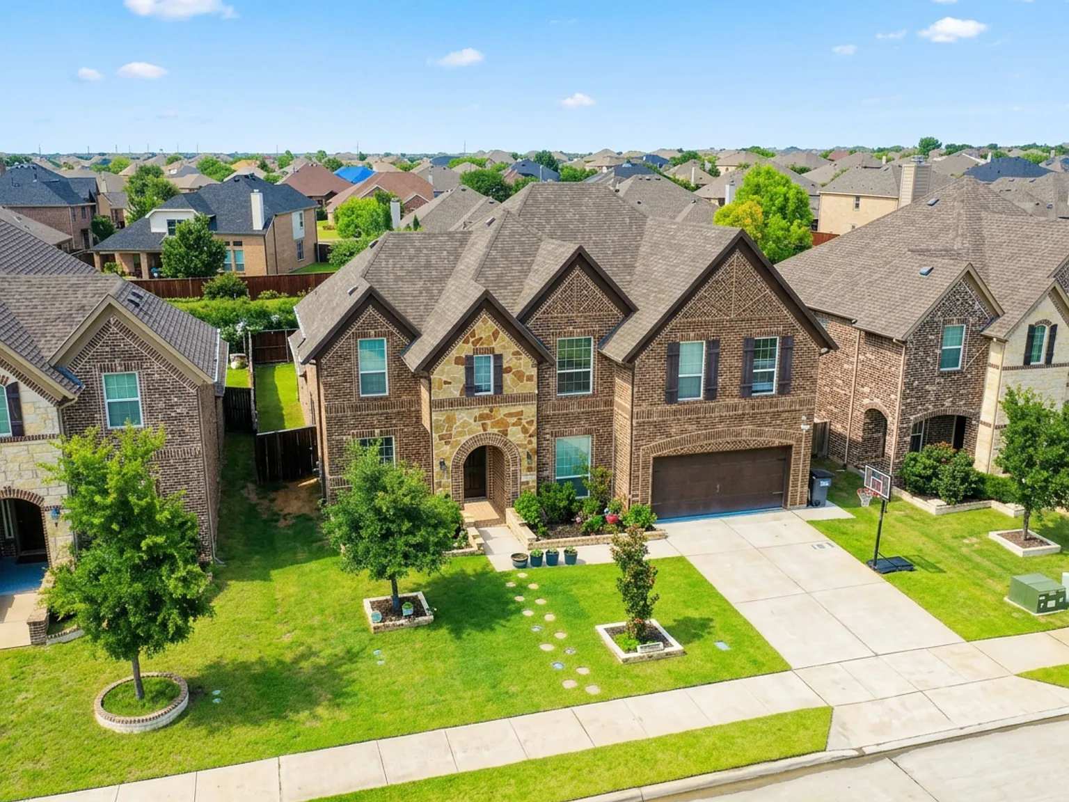 5 bed, 4.5 bath, 3956 sqft, $3,750 — Photo 2