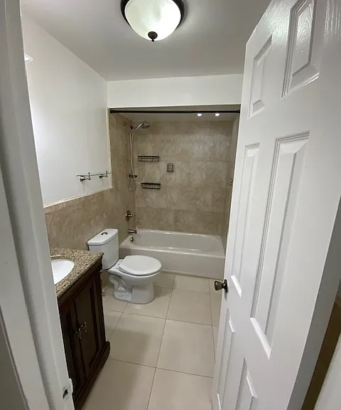 1305 W 53rd St — Photo 6