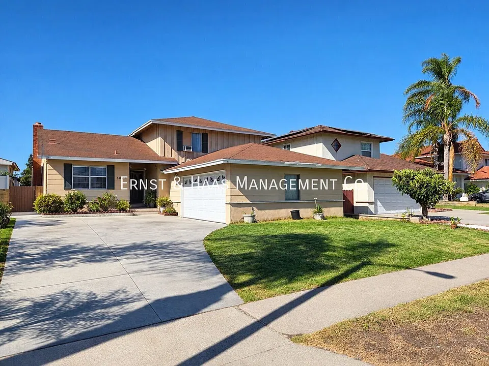 6877 Leilani Ln