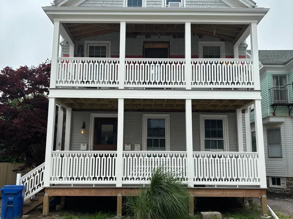 6 Lincoln St APT 3, Newport, RI 02840