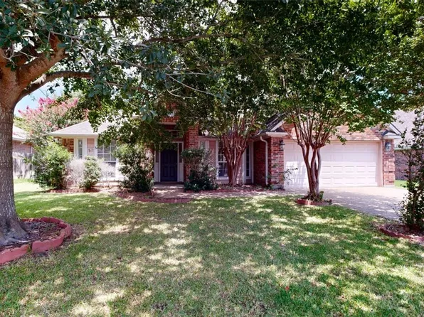 327 Bernburg Ln, College Station, TX 77845