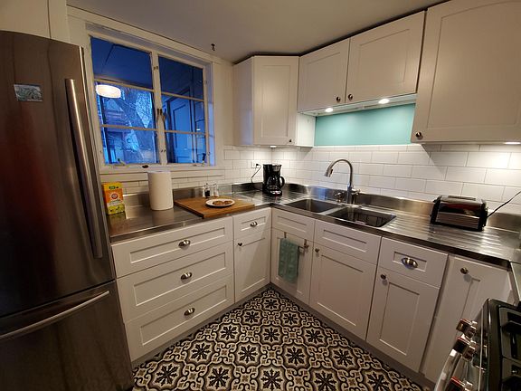 2nd image of 2059 41st St APT E