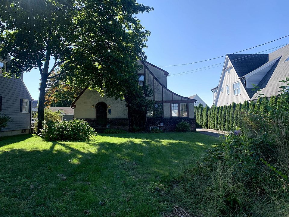 One of the oldest homes in Shorefront Park was built in 1922