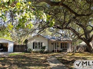 2009 Avenue F, Hondo, TX 78861