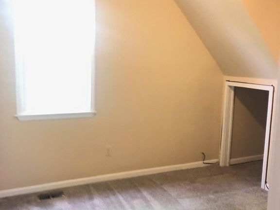5th image of 146 Seymour St