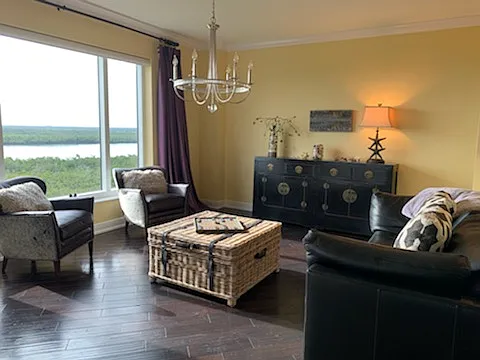 Sitting room off of living room & kitchen