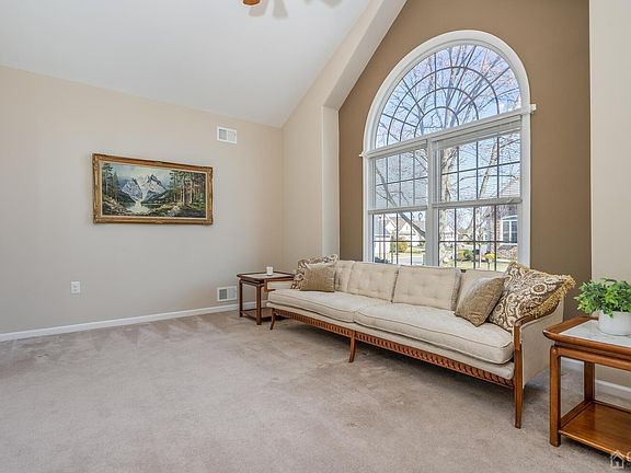 4th image of 9 Tallman Ln