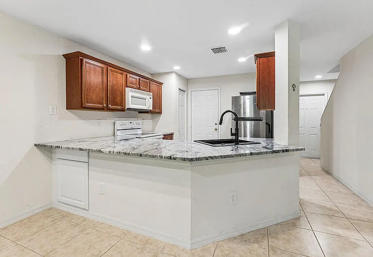 2764 SE Birmingham Dr — Photo 5