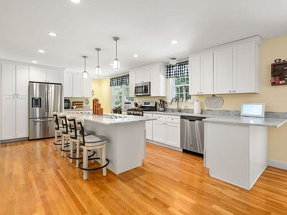 2nd image of 12 Merritt St