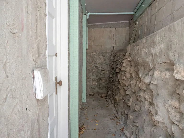 2620 Commodore St — Photo 21