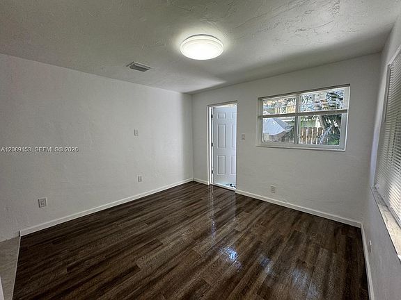 5th image of 1416 SW 27th St